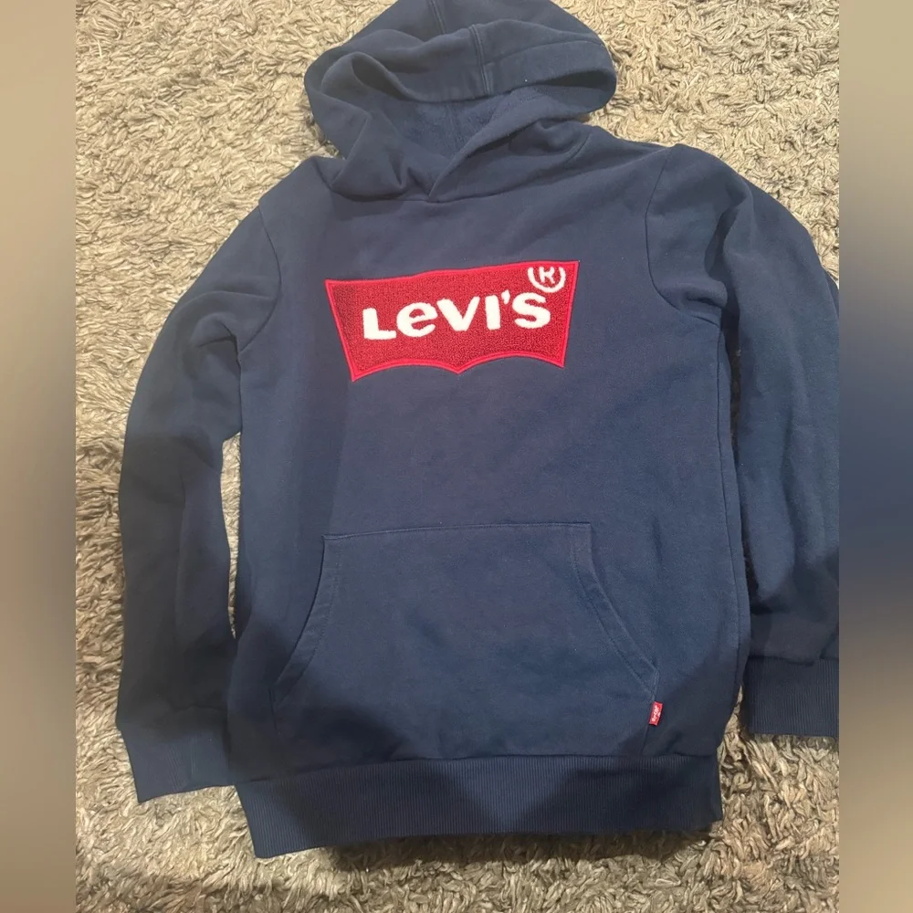 Youth levis sweater size L used a few times